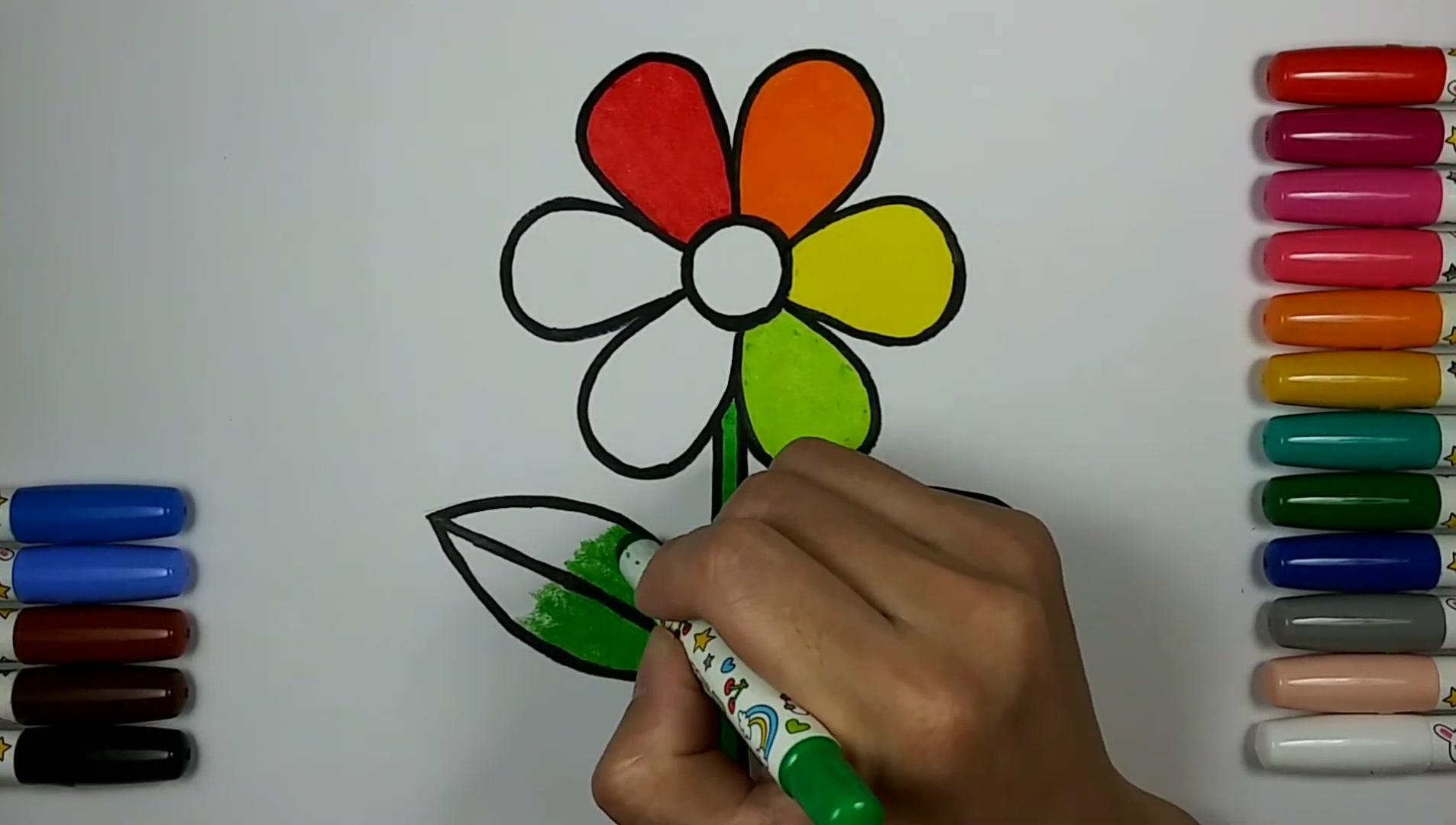如何画一朵不同颜色的六瓣花 每天一幅简笔画11