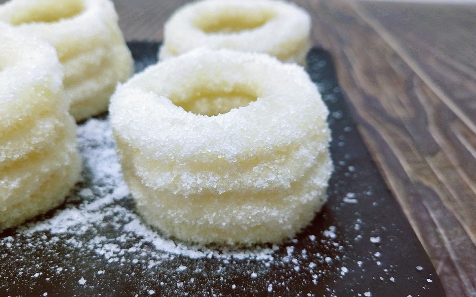 糯米白糖糕外表洁白内里软糯有糯米粉就能做