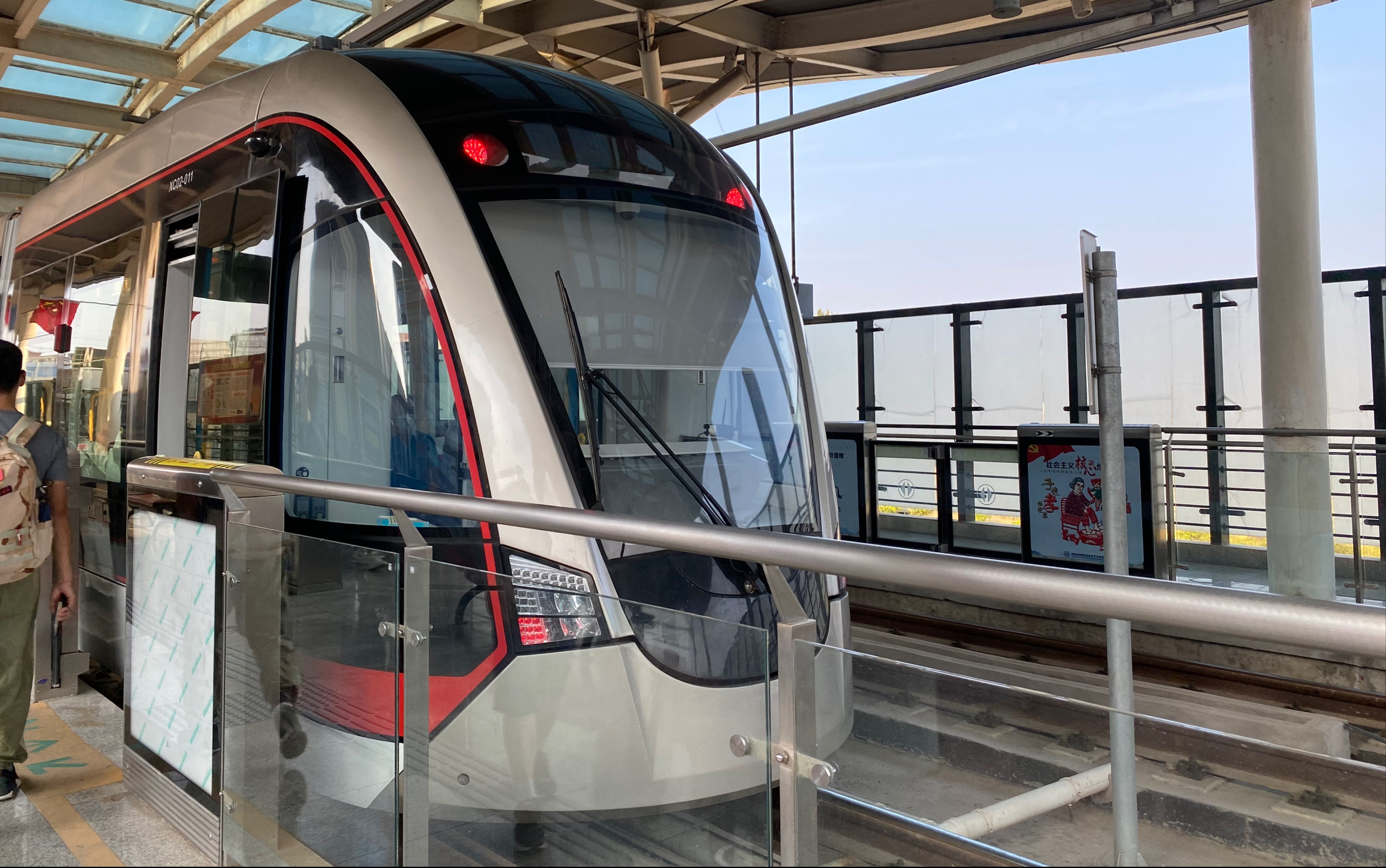 「南京麒麟有轨电车」(011车)天泉路-马群侧面展望原速