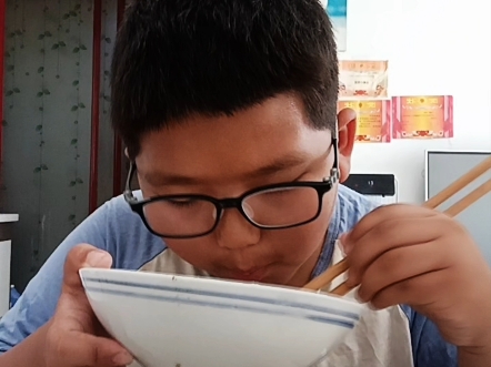 今天我给孩子炒的菜花还有青椒