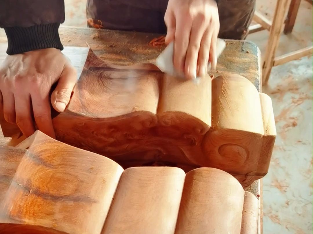 工厂实拍红木家具打磨工艺