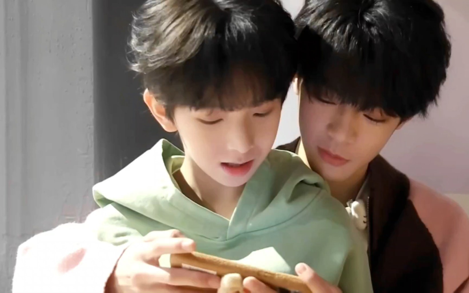 【熙铭/铭熙】点一首一笑倾城送给你俩～期待爱的抱抱2.