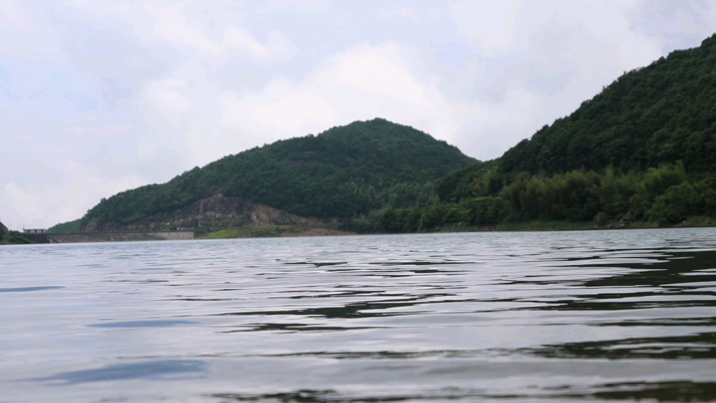 观顶湖湖水飘荡