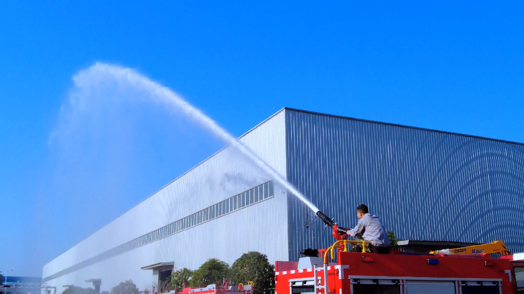 能打80米远一汽解放5吨泡沫消防车