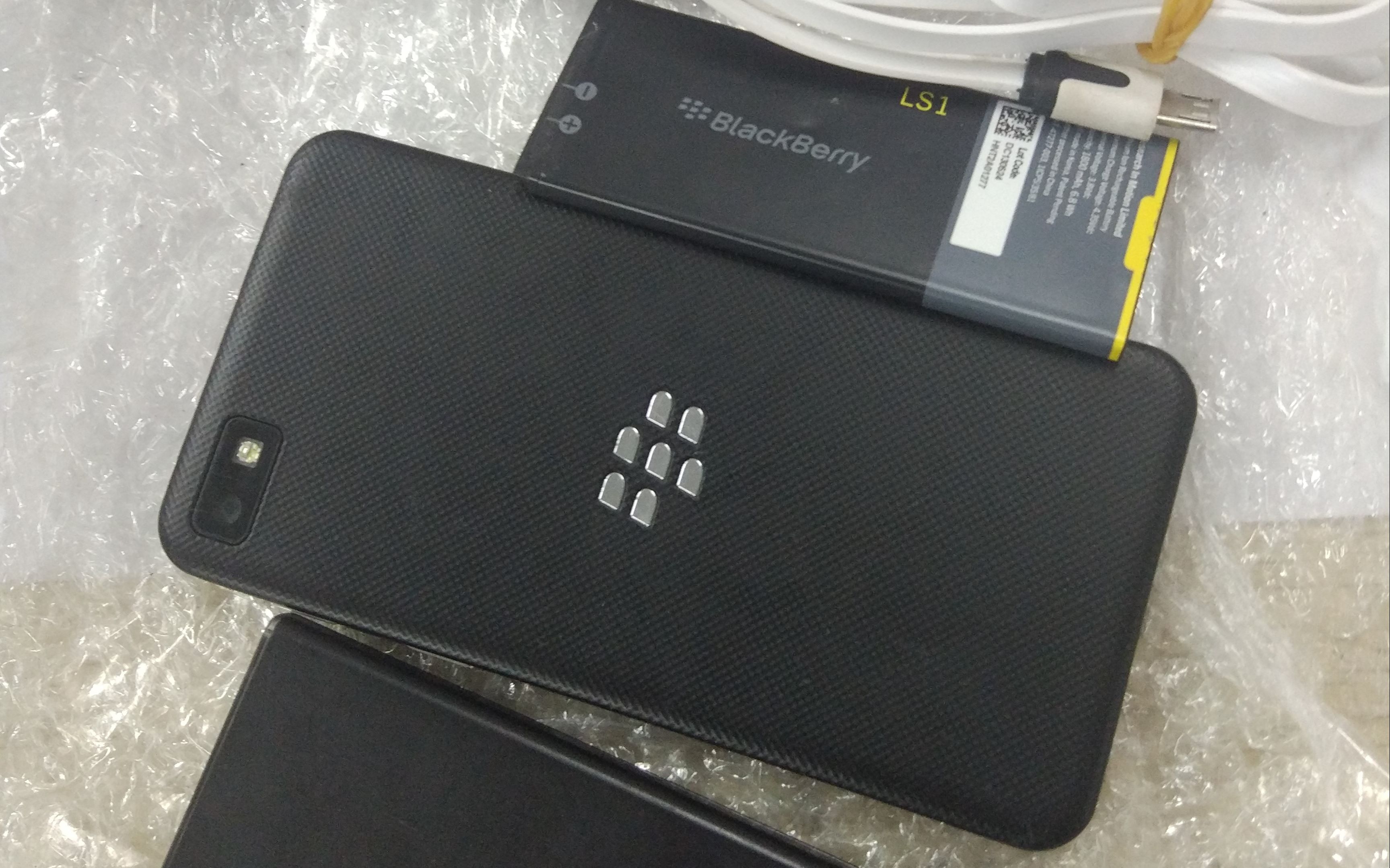 【开箱】捡垃圾开箱黑莓BlackBerry Z10哔哩哔哩bilibili