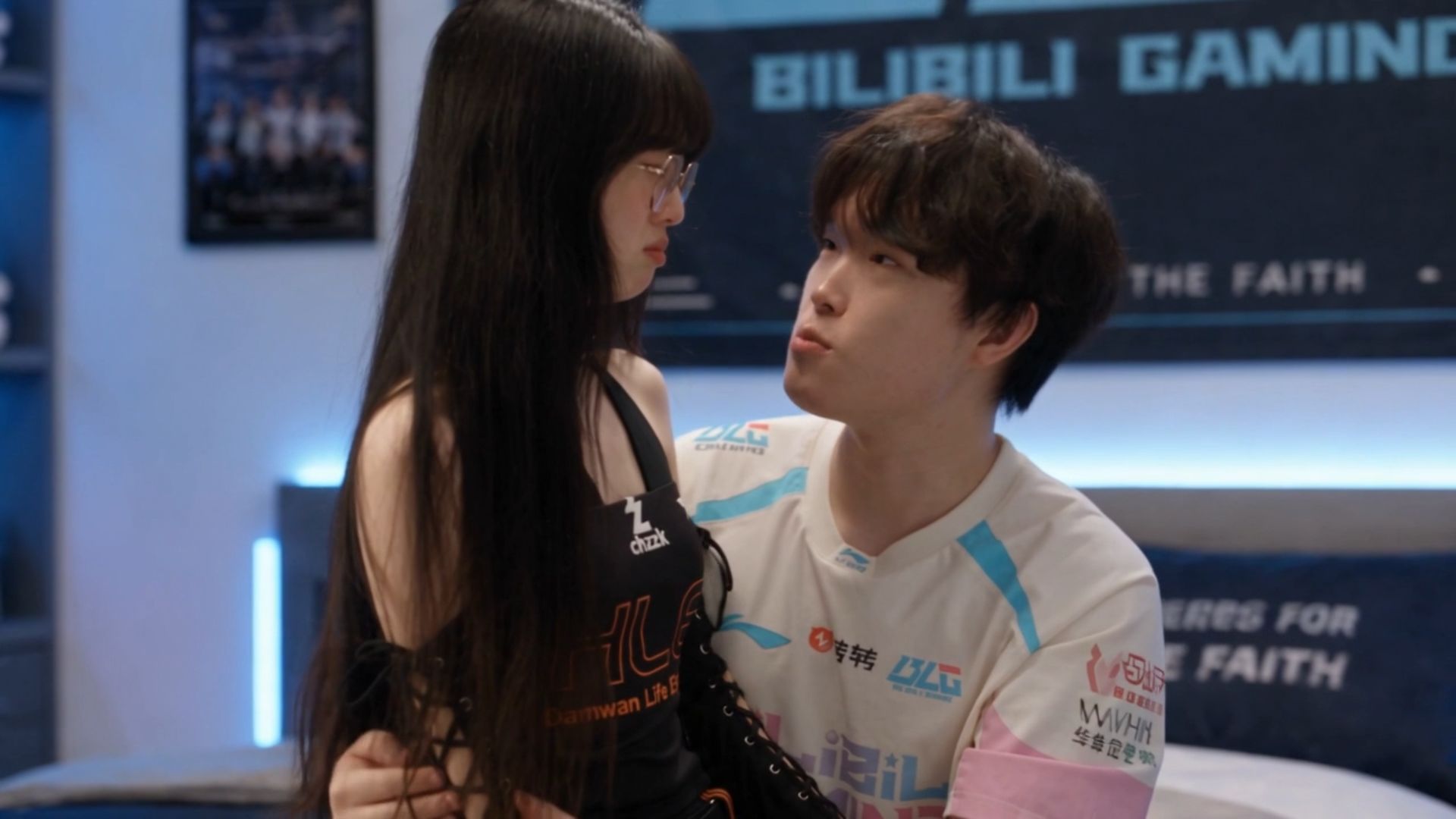 IG战胜HLE后，Zeus找Bin诉苦