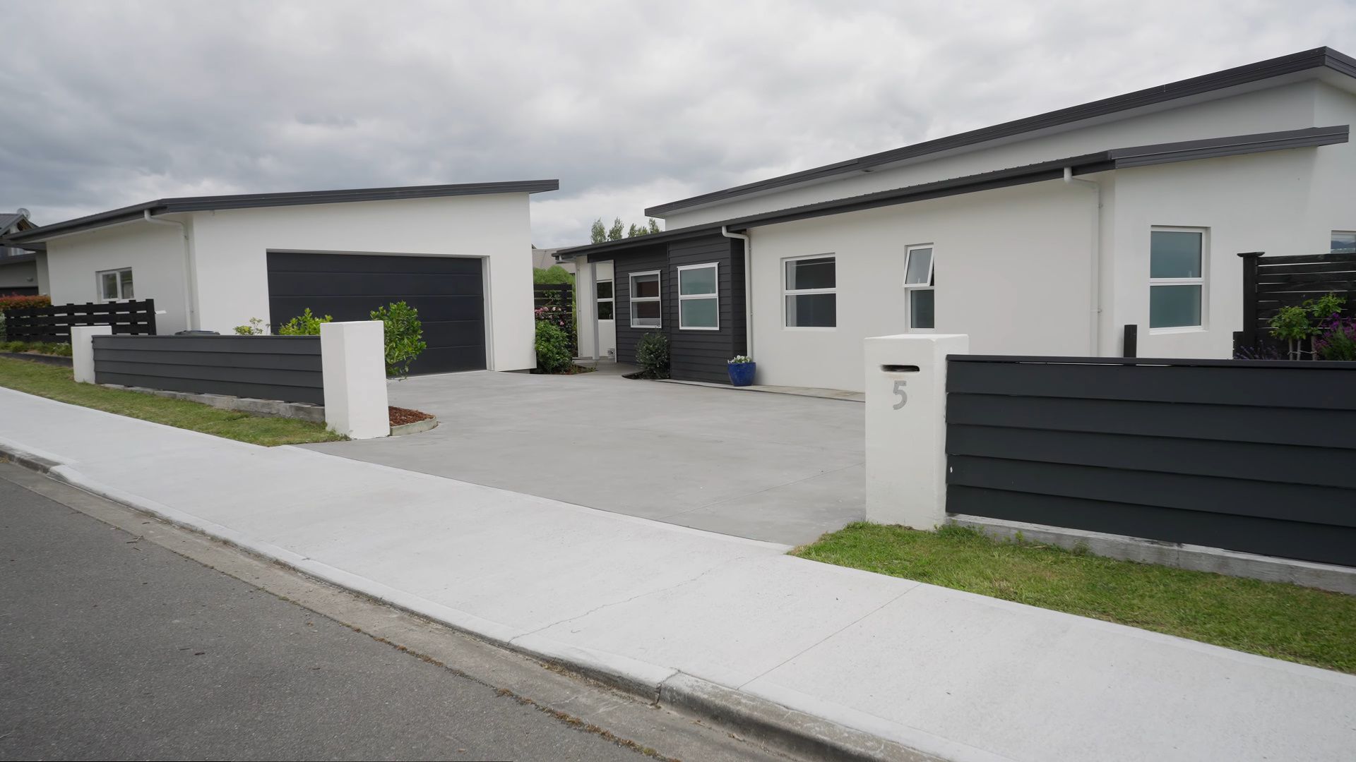 位于新西兰布伦海姆土地面积 1648 平方米的 4 卧室别墅