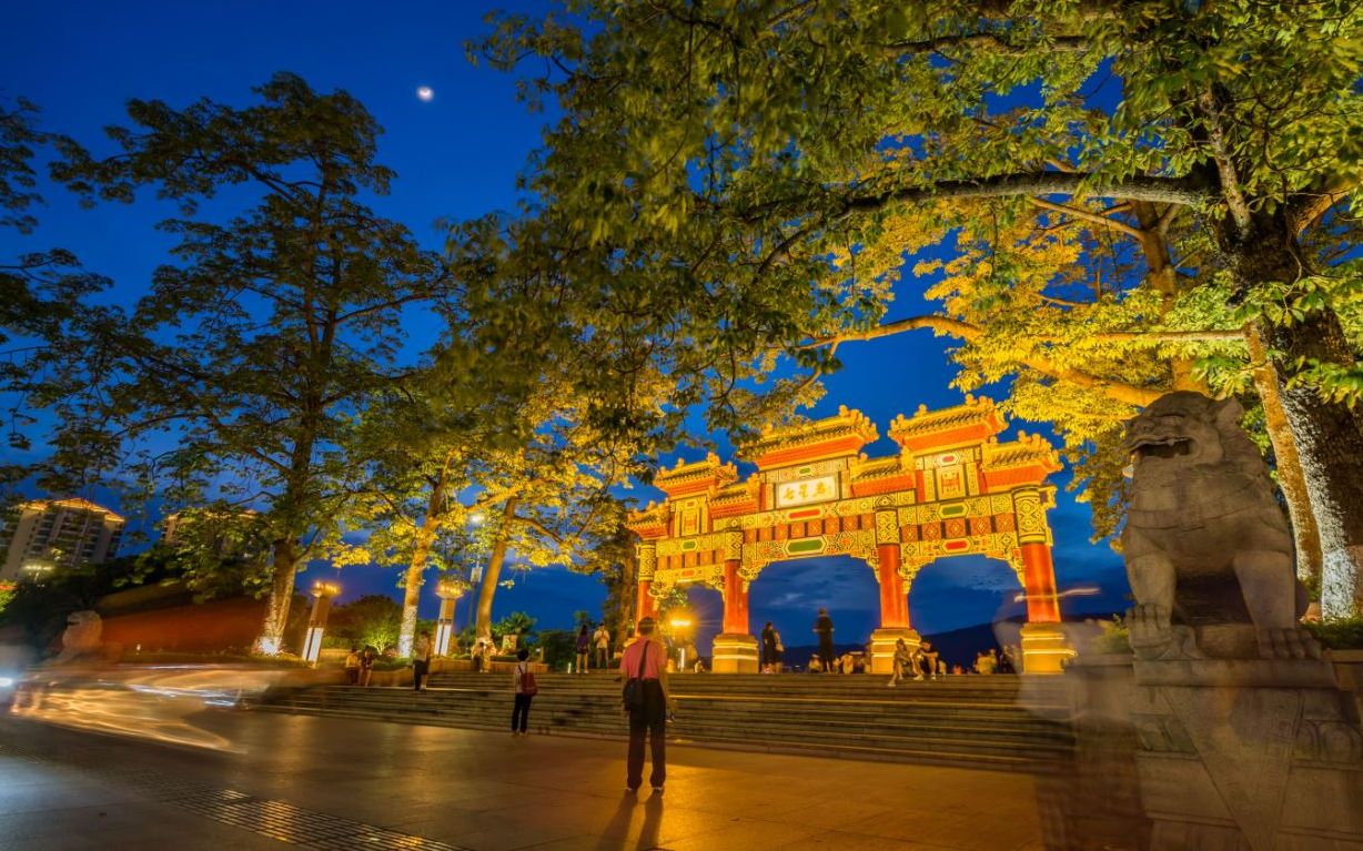 肇庆七星岩牌坊日转夜延时摄影定点大范围