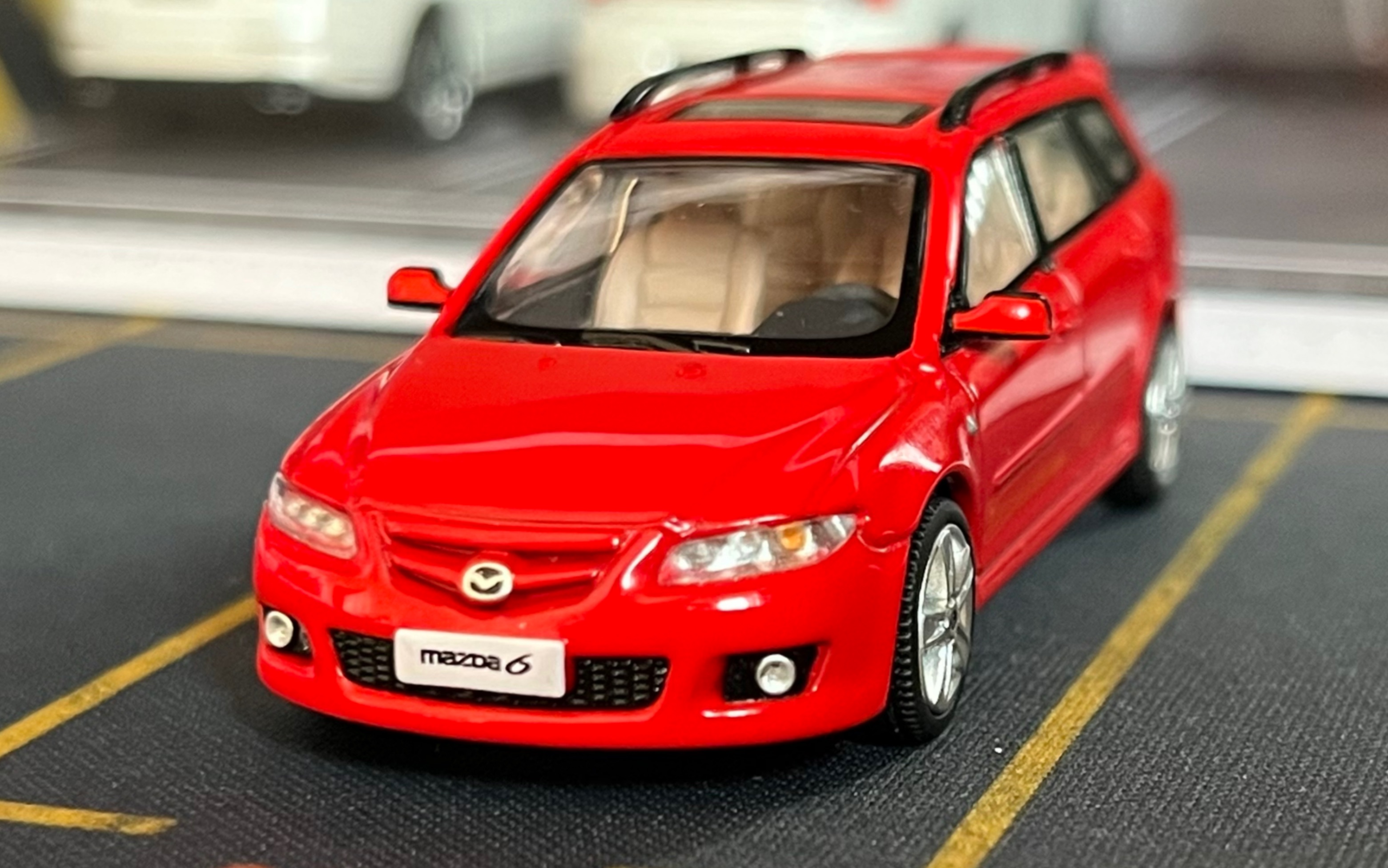 拓意y系列 第一代马自达6旅行版 红(1/64汽车模型)