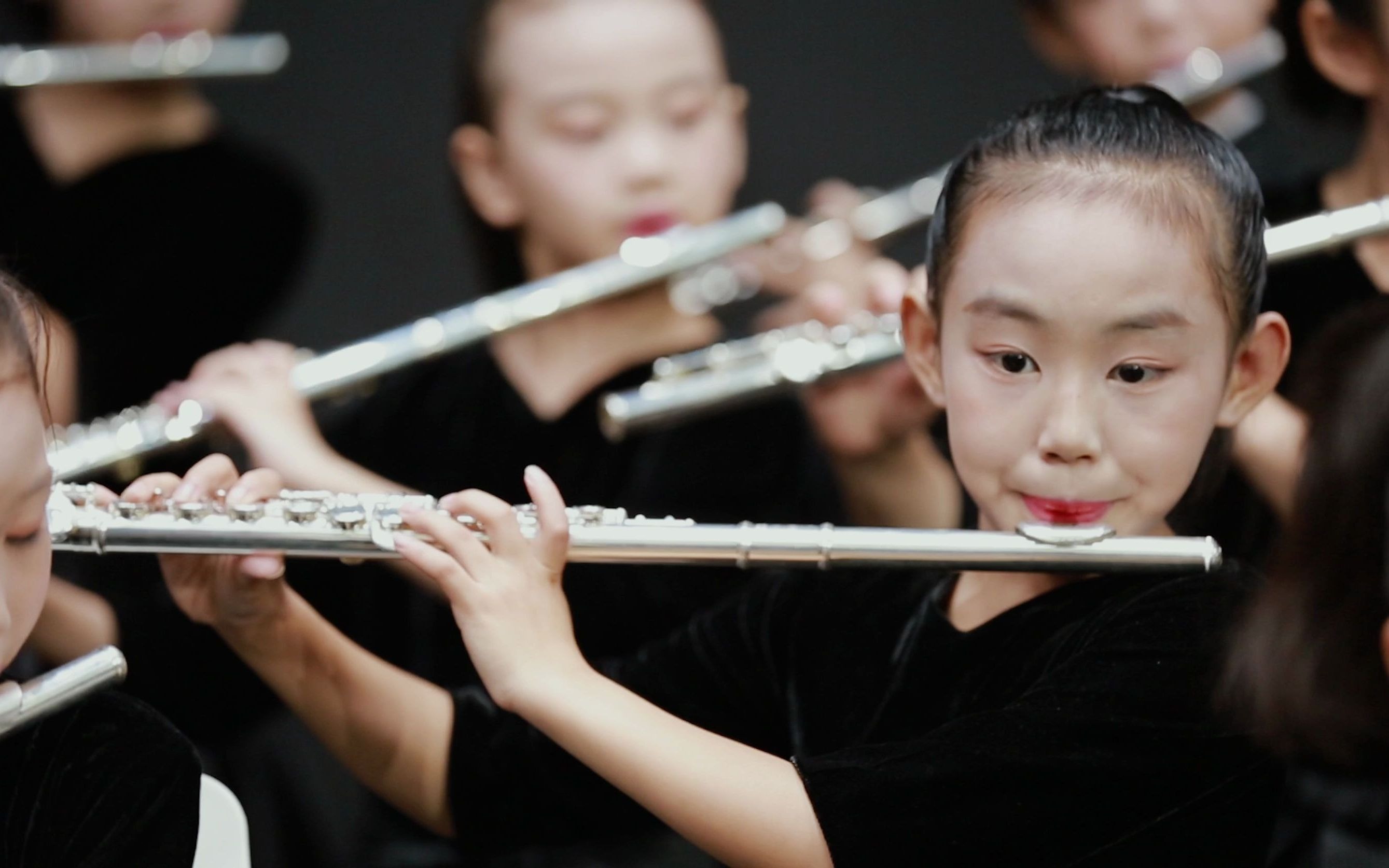 [图]长郡雨外的校歌出来了，一起来聆听美妙的歌曲吧！《郡雨之歌》