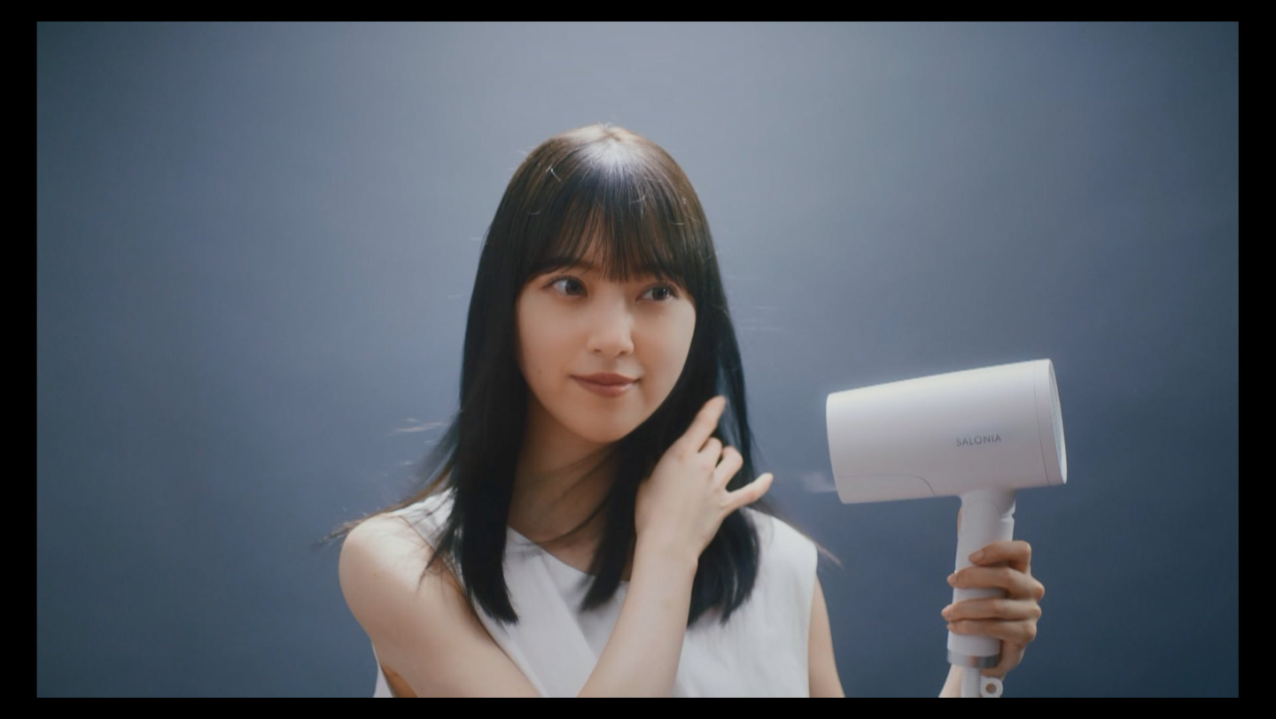 堀未央奈 头发黑亮