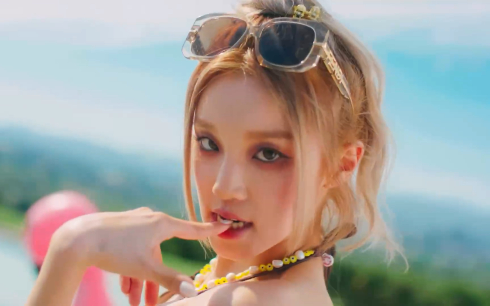 (g)-idle最新回归曲queencard mv公开