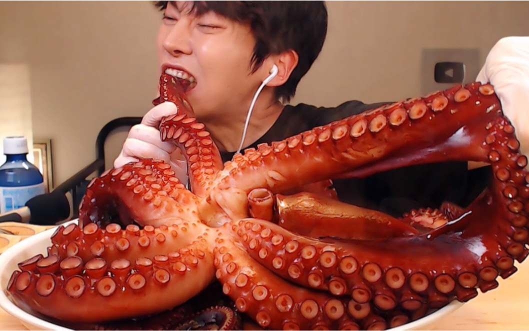 【sio】韩国小哥海鲜吃播|吃巨型八爪鱼(1711ω1117)