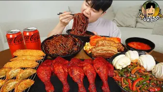 下载视频: ASMR MUKBANG 今日食谱：大鸡腿+炸酱面+泡菜五花肉+煎饺子 吃！