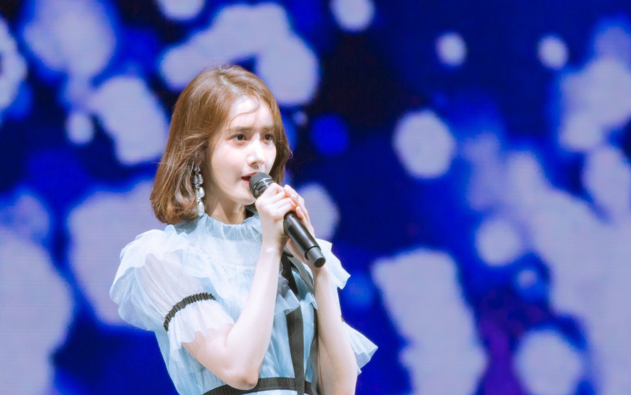 [图]林允儿Yoona 2018 SMTOWN Osaka - When The Wind Blows 如果你也想起我 (Jap ver.)舞台