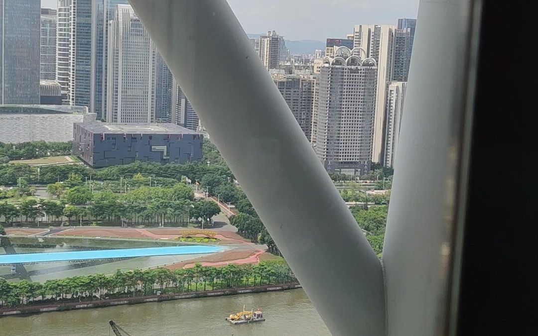 体验广州塔的极速电梯(不及上海那个