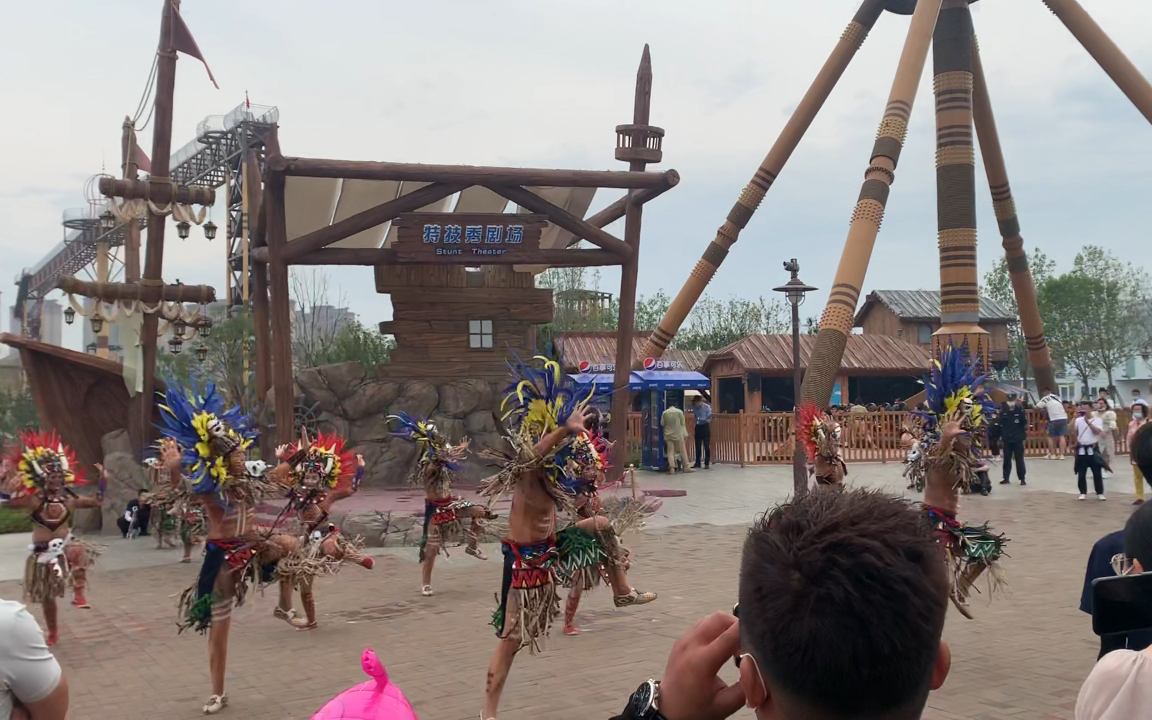 活动作品之前去融创的存货原始人跳舞喷火表演