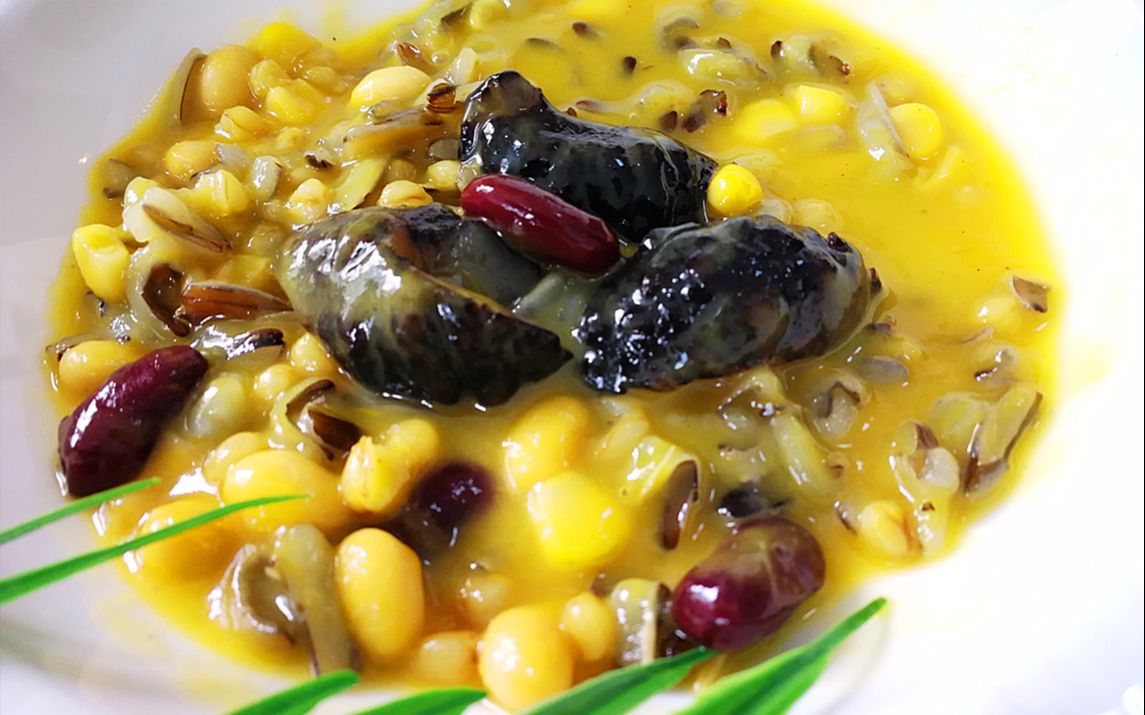 五谷粗粮烩海参,唇齿留香,经常吃可以吃出嫩肌肤,保持冻龄