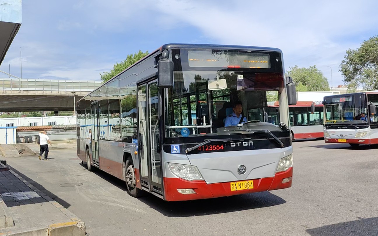 北京公交集团第四分公司专28路(地铁上地站→地铁安河桥北站)全程前方