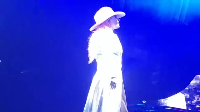 [图]Joanne World Tour - Million Reasons (Live at Tacoma Dome （第三站）