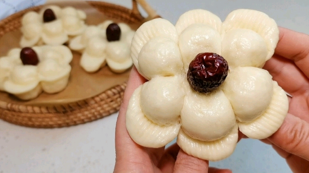 二十九蒸馒头元宝枣花馍寓意来年财源滚滚讨个好彩头安排