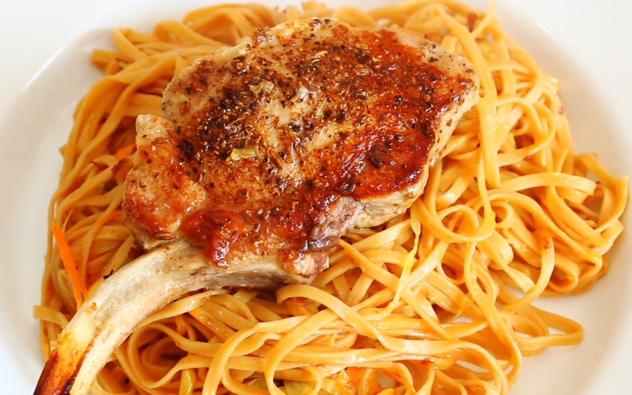 呆滴厨房xo酱炒面加块儿芝士夹心猪扒环环相扣余料的利用