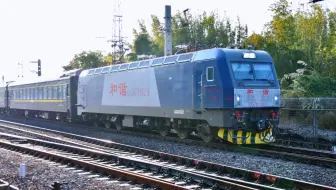 广铁长段HXD3C 1024电狒狒 牵引客车K688惠州-重庆北通过源潭何屋#中国铁路#火车#电力机车#HXD3C#火车视频#京广线