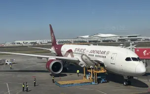 Скачать видео: 沉浸式体验吉祥航空787公务舱 乌鲁木齐-上海虹桥