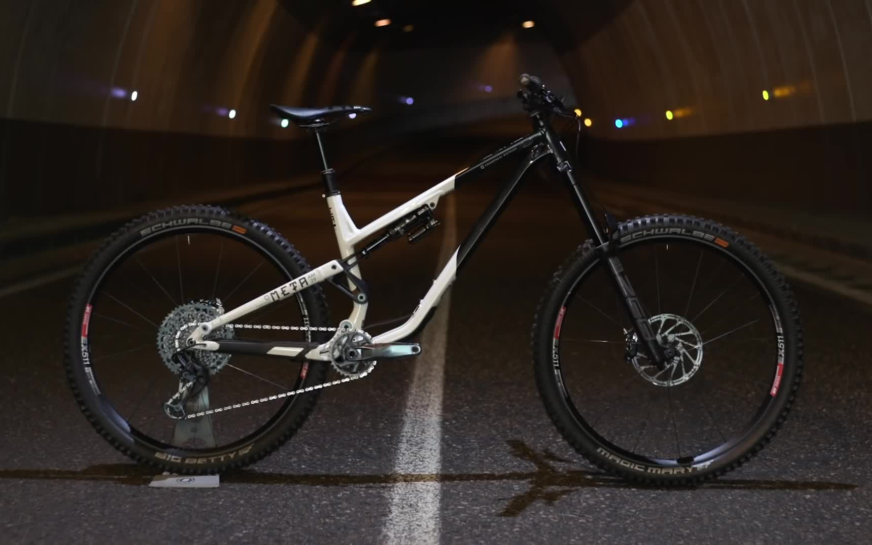 【commencal】new meta am 29 - 与antoine vidal一同冲刺终点