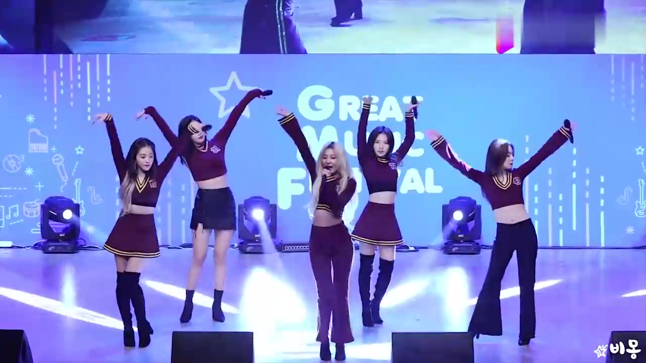 女团redvelvet现场热舞,表演歌曲《powerup》