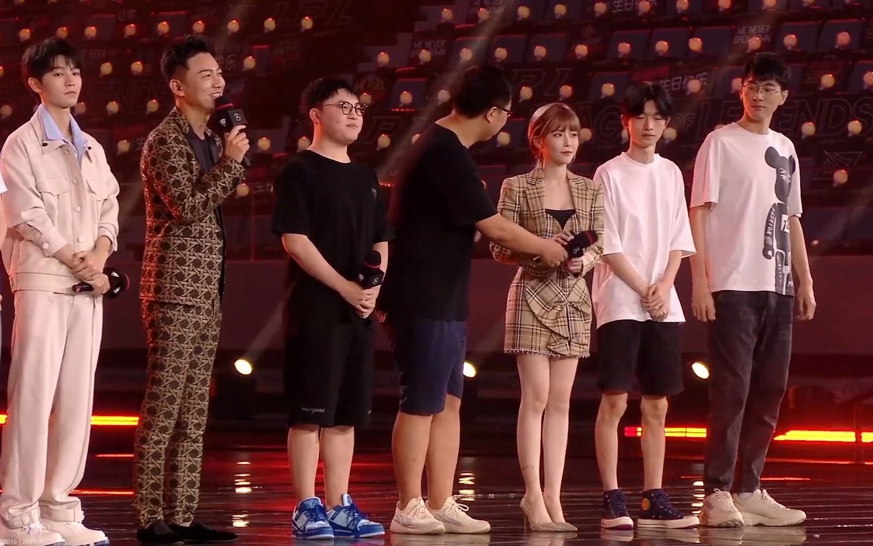 兰林汉丨孙悟空猴哥在英雄联盟10周年明星表演赛的赛前介绍太帅了猴哥