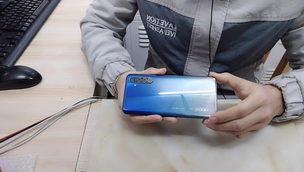 大崔师傅教手机维修,oppok5手机拆机维修换屏幕总成视频教程,大崔师傅