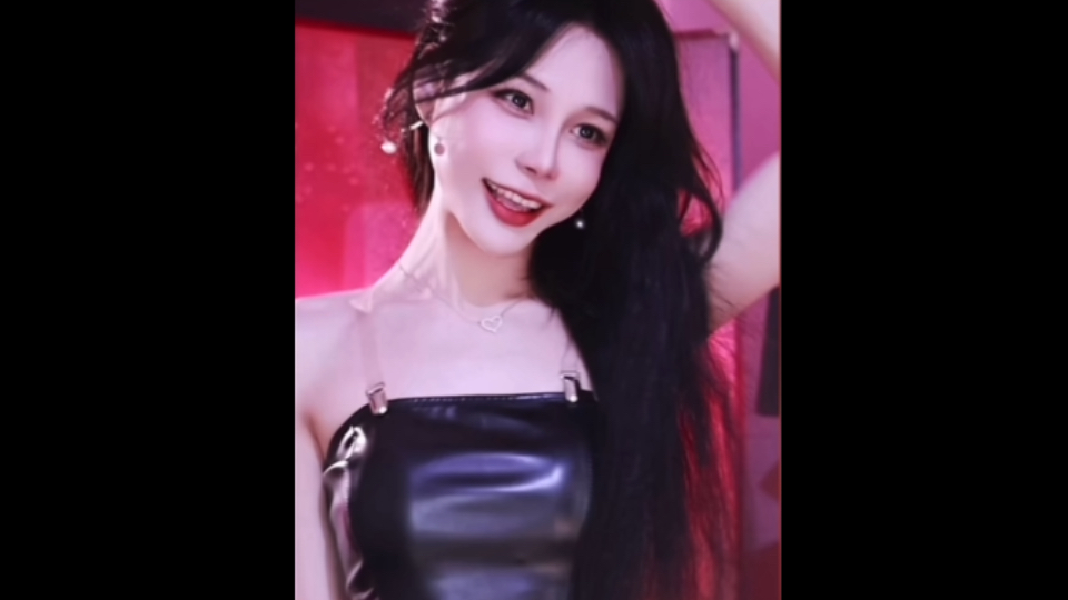 女装大佬兔蕾斯,抹胸皮裙热舞