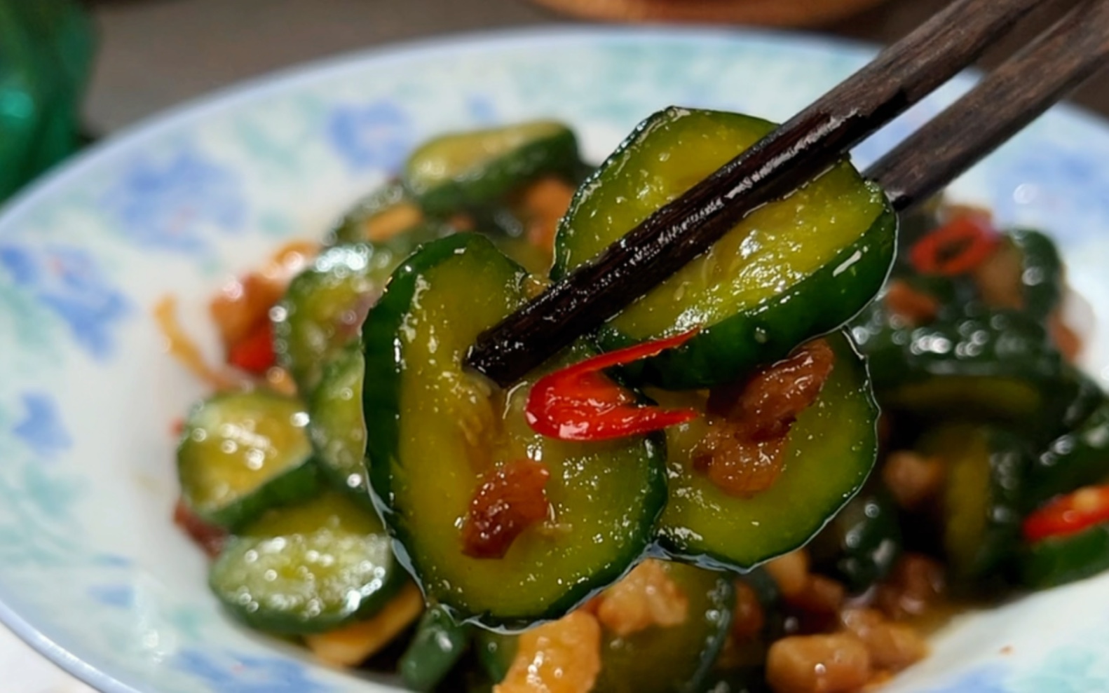 黄瓜别总是凉拌了,试试这道小炒脆黄瓜,鲜嫩脆爽,下酒又下饭