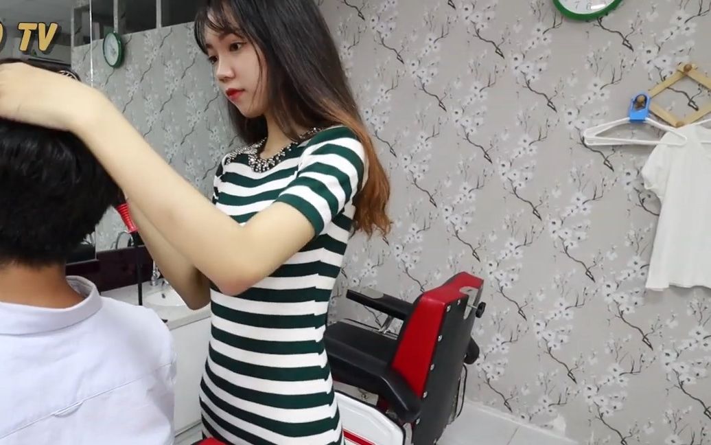 越南理发店猜猜是不是摆拍水灵小姐姐