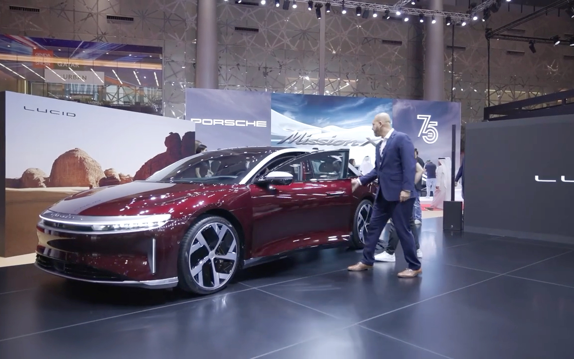 美国汽车新势力lucid在2023卡塔尔国际车展亮相新能源车-lucid air