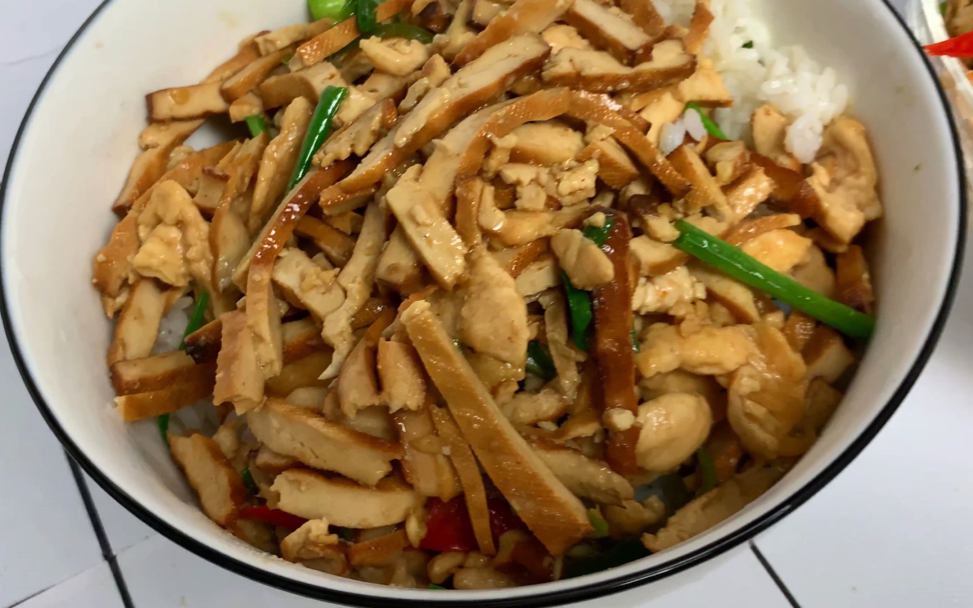 两份豆干鸡胸肉盖浇饭,自己做需要多少钱?