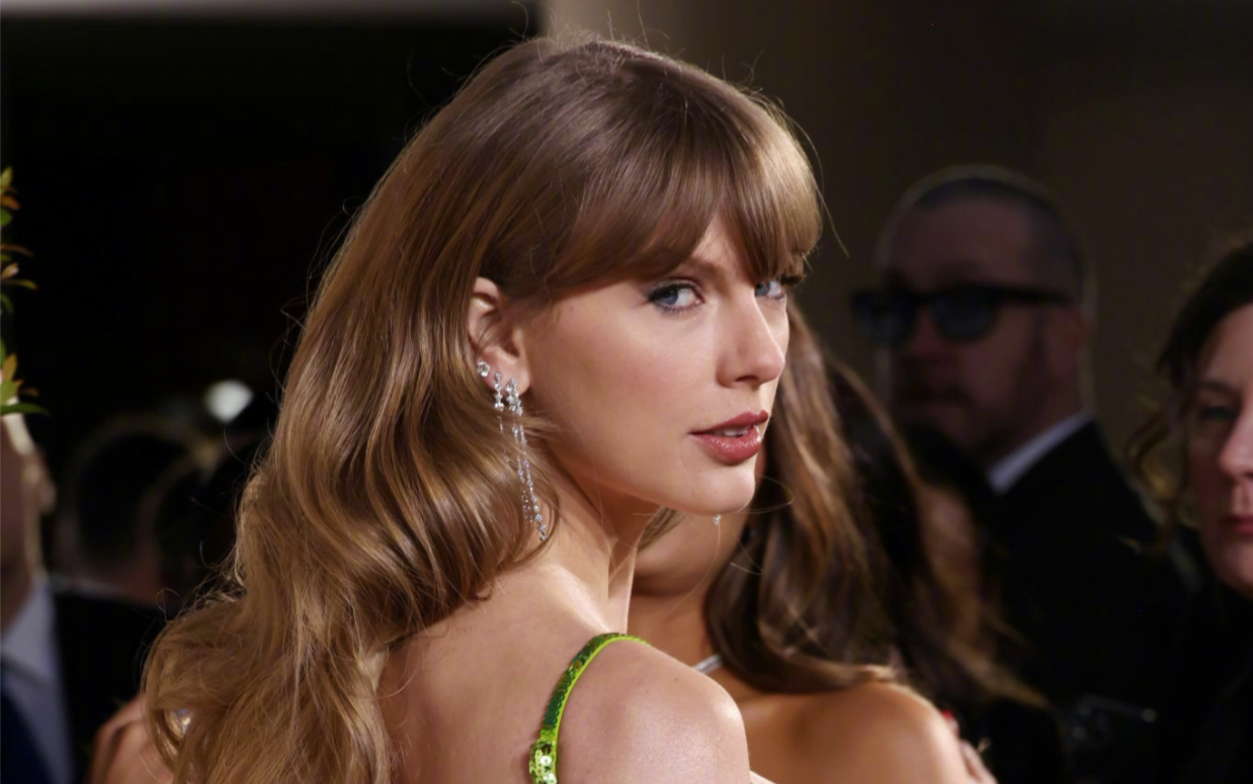 【霉霉taylor swift】亮相2024年金球奖颁奖典礼红毯!