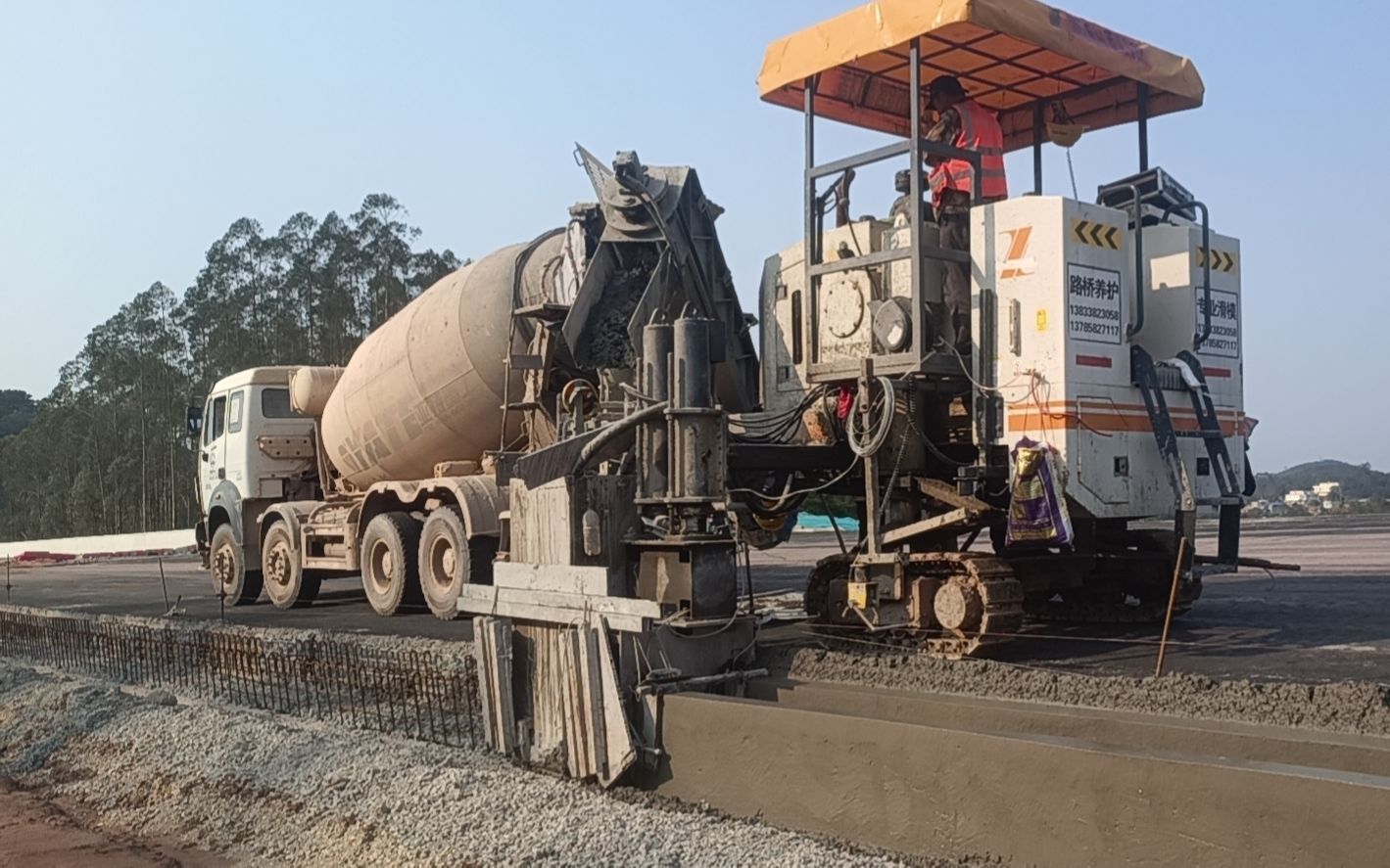 滑模机@路缘石滑模机@柳州路缘石滑模机