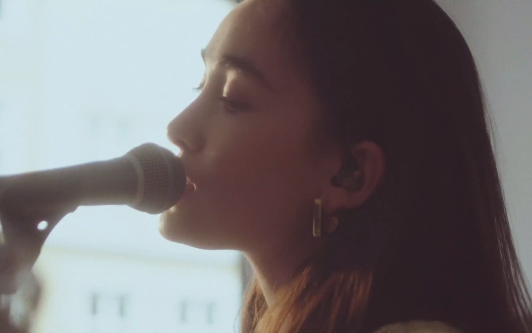 Mina Okabe - Walk Away (Live at Mr. Larkin)