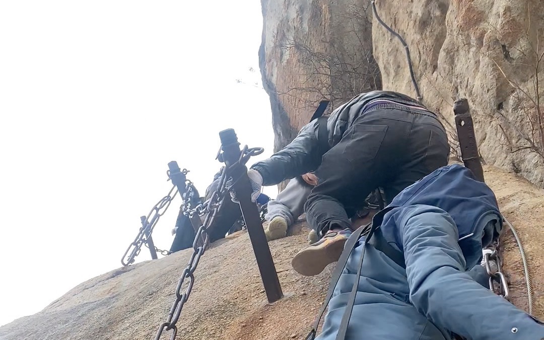 华山天险之二——鹞子翻身,听说以前都是不挂安全绳下的哔哩哔哩bilibili