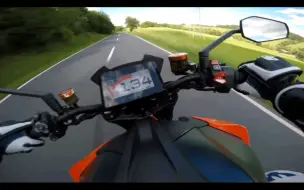 Télécharger la video: KTM 1290 SuperDuke R第一视角狂飙