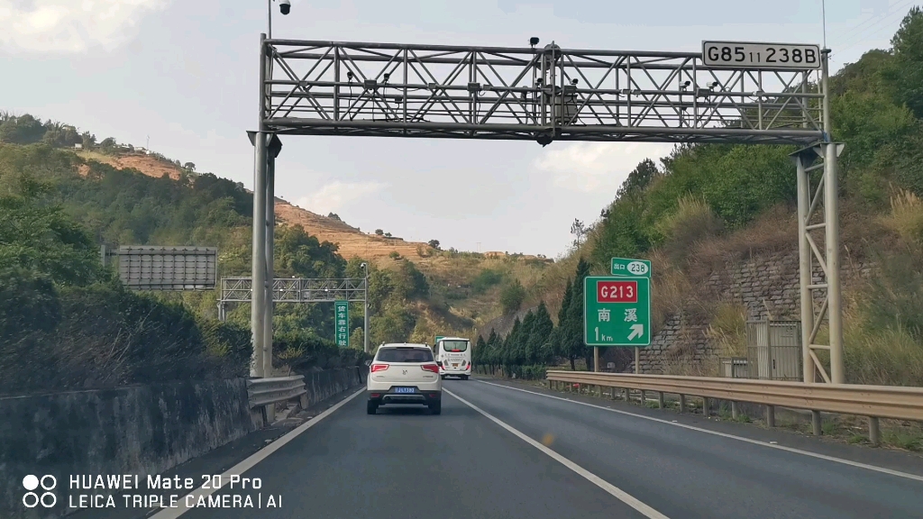 昆磨高速27公里长下坡路段南溪互通至红光互通前方展望240504