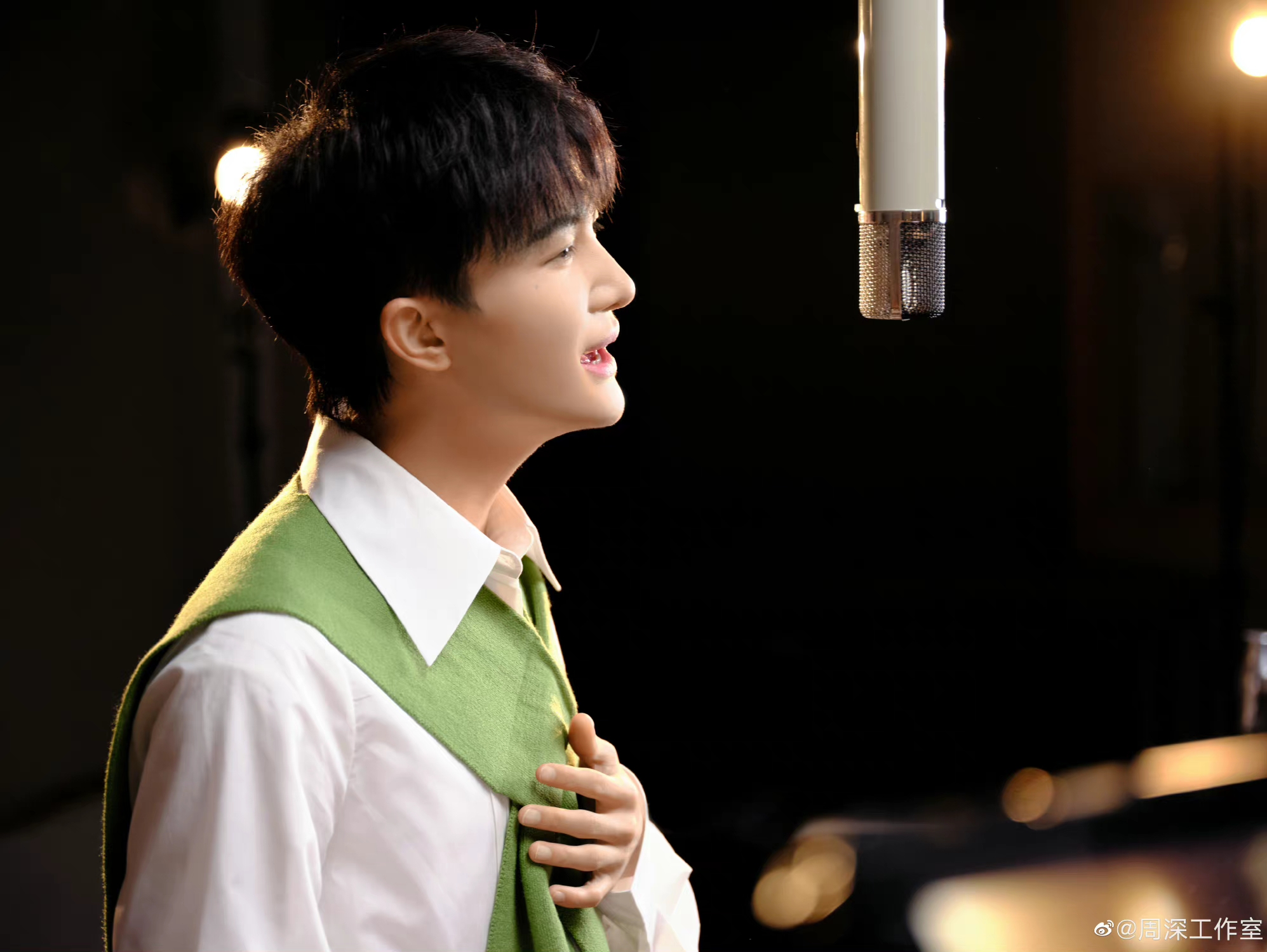 周深|铃芽之旅,共赴时光之约~春日明媚的阳光里,谢谢你治愈的声音!