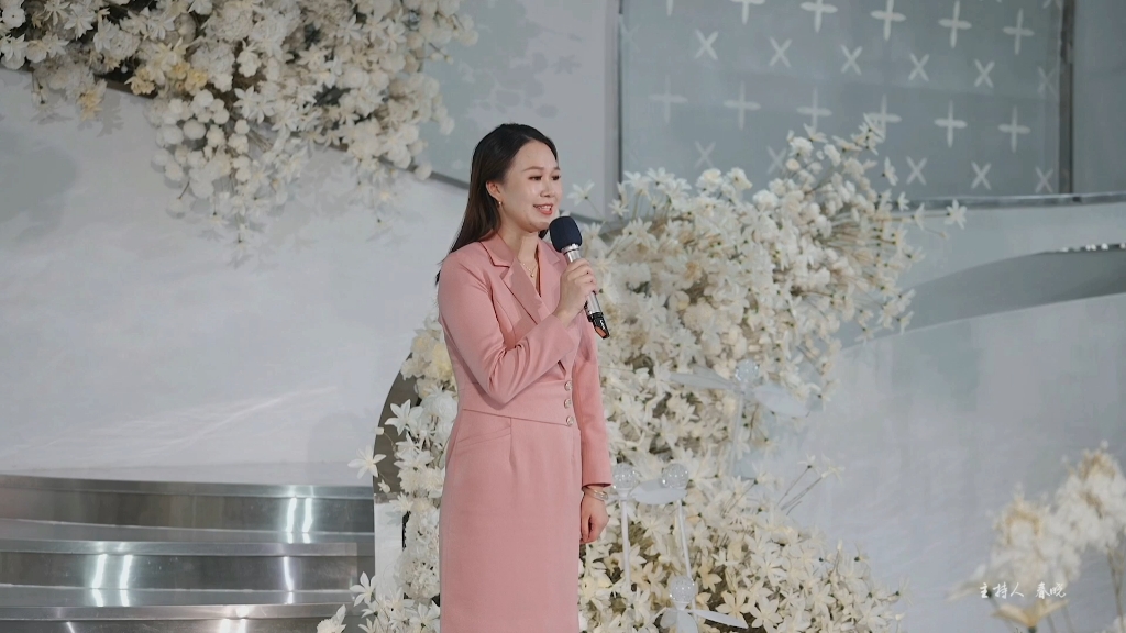 天宝主持人春晓