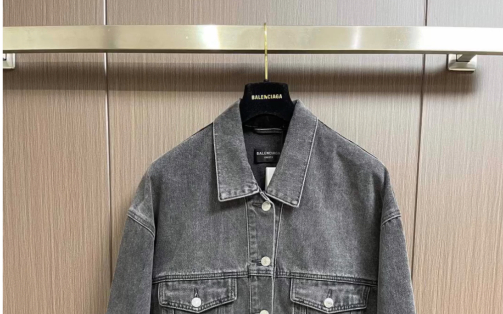 说一下原单balenciaga巴黎世家2023fw秋冬字母烫钻牛仔外套,硫化黑