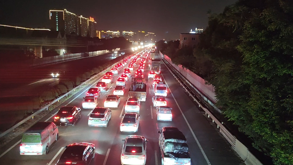 國慶高速事故大堵車