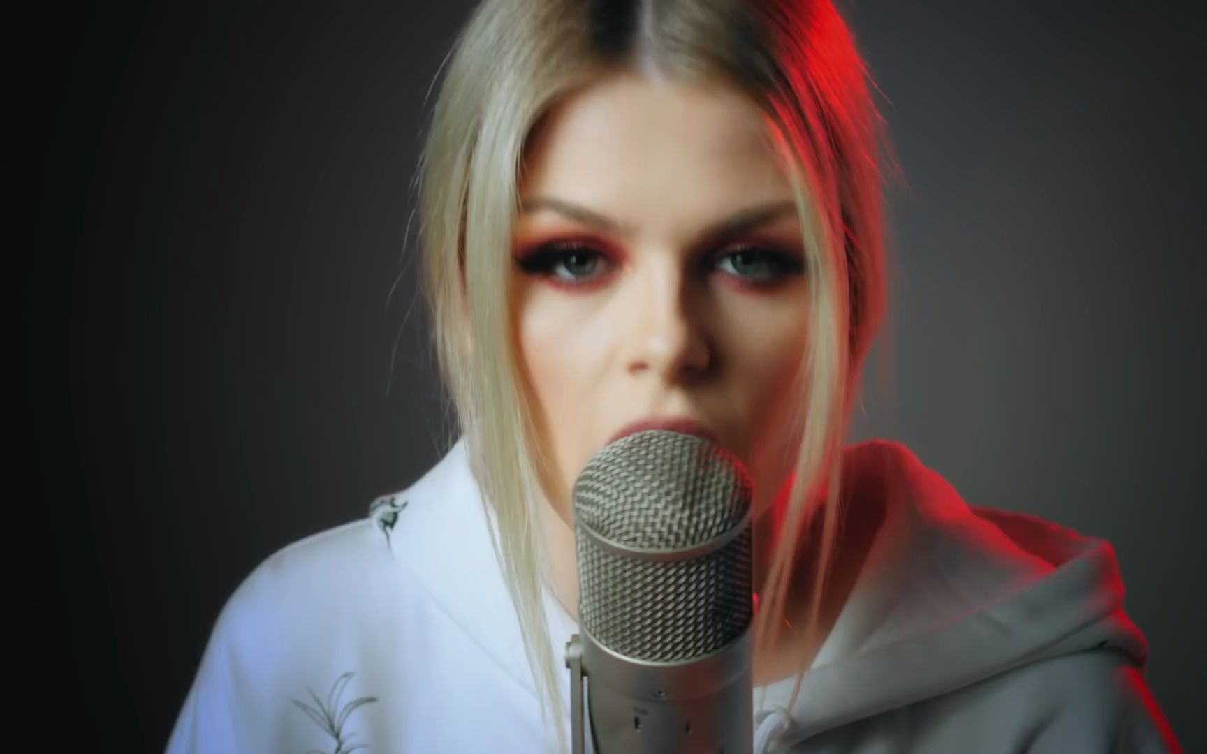 【欧美翻唱】chandelier - sia