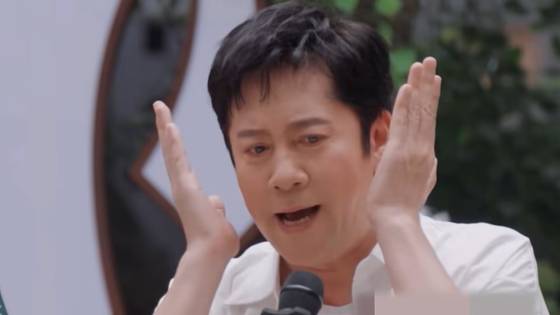 太搞笑!蔡国庆参加《披荆斩棘》表演搓脸操,哥哥们集体表情失控