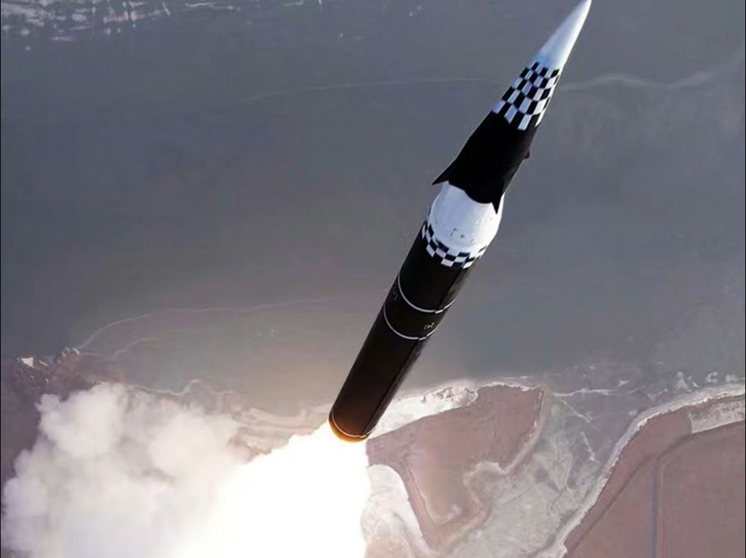 朝鲜试射新型高超音速中远程弹道导弹